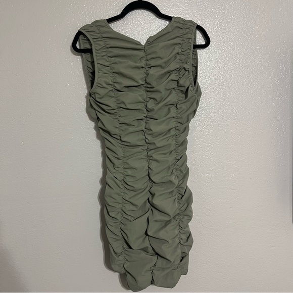 NWT Sage Green Woven Ruched Sleeveless Plunge Bodycon Dress Size 6 - Picture 5 of 7